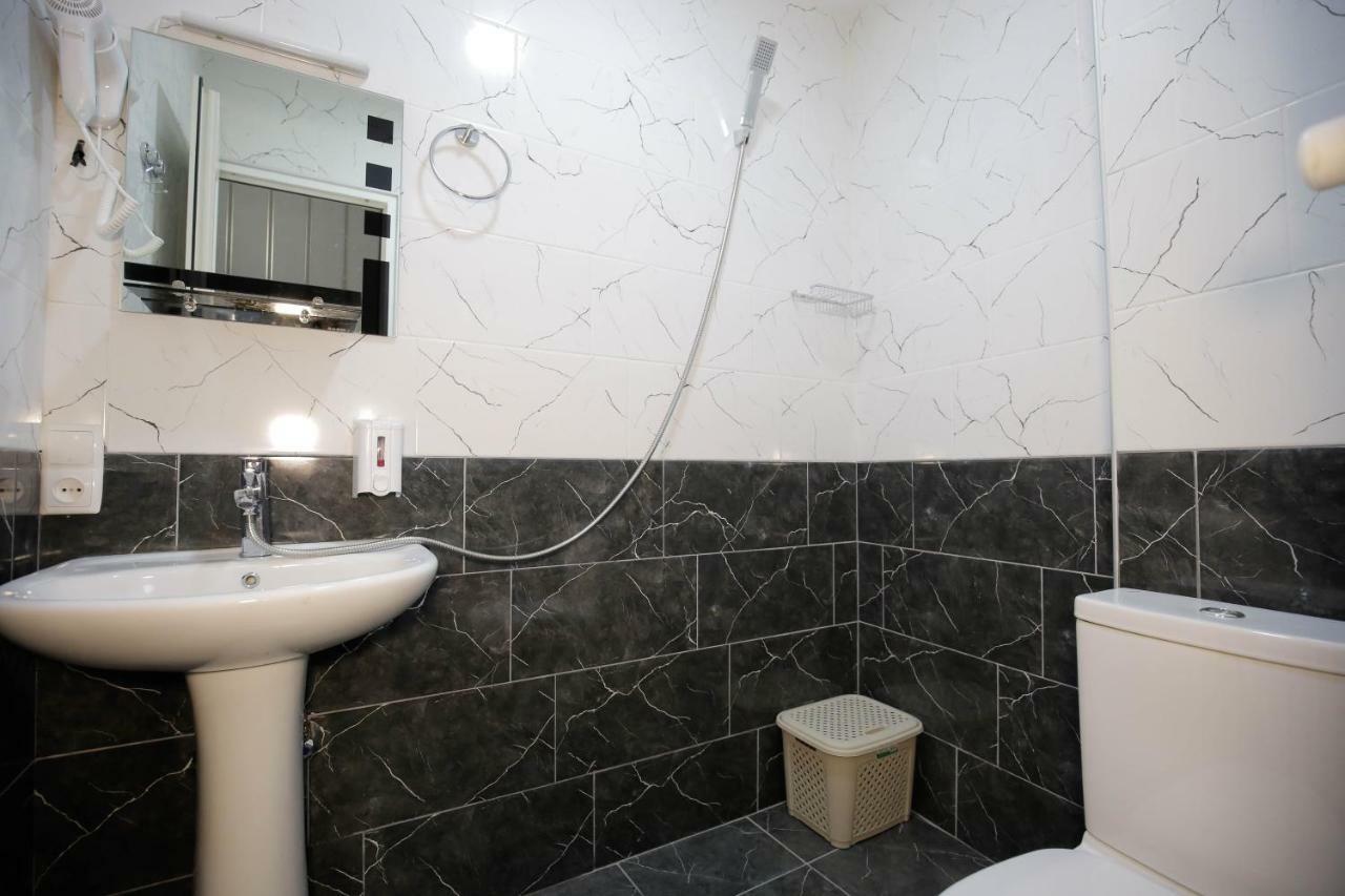 Hotel Anseza Kutaisi Esterno foto